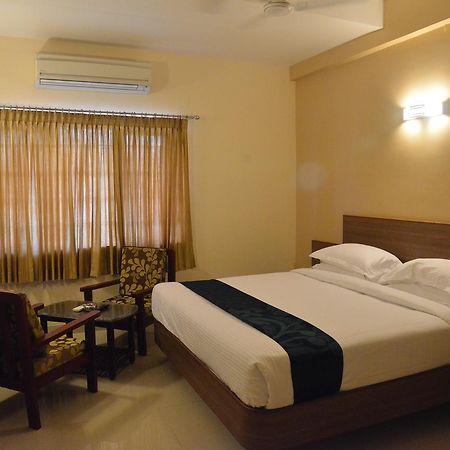 Sri Balaji Hotels Tiruchengodu Eksteriør bilde
