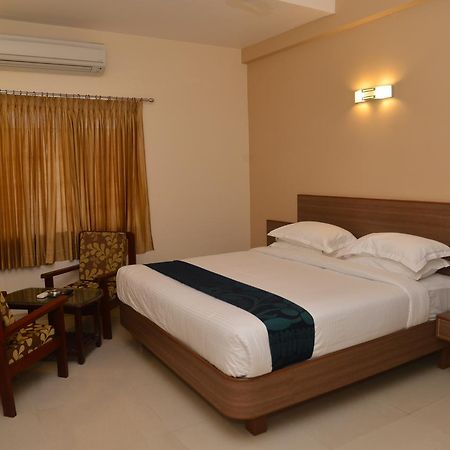 Sri Balaji Hotels Tiruchengodu Eksteriør bilde