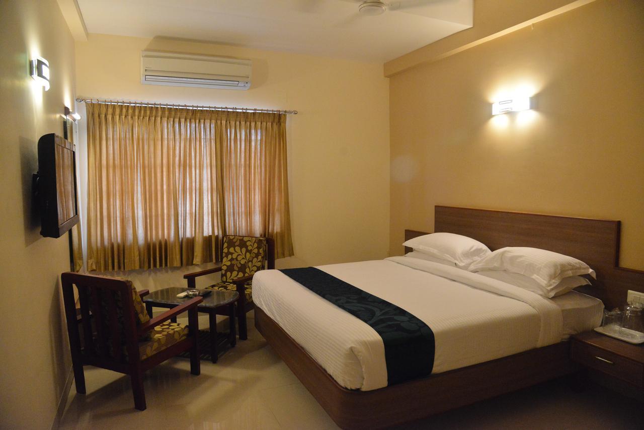 Sri Balaji Hotels Tiruchengodu Eksteriør bilde