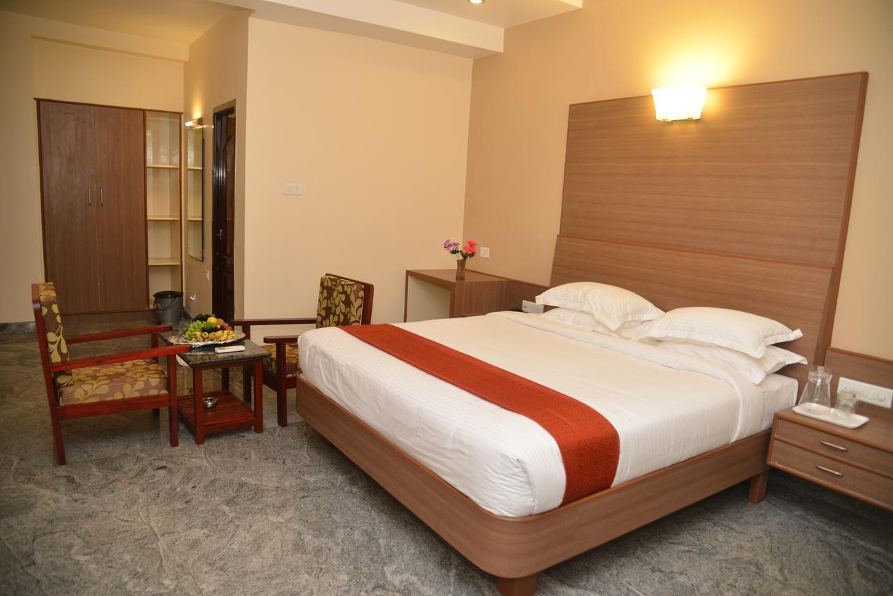 Sri Balaji Hotels Tiruchengodu Eksteriør bilde