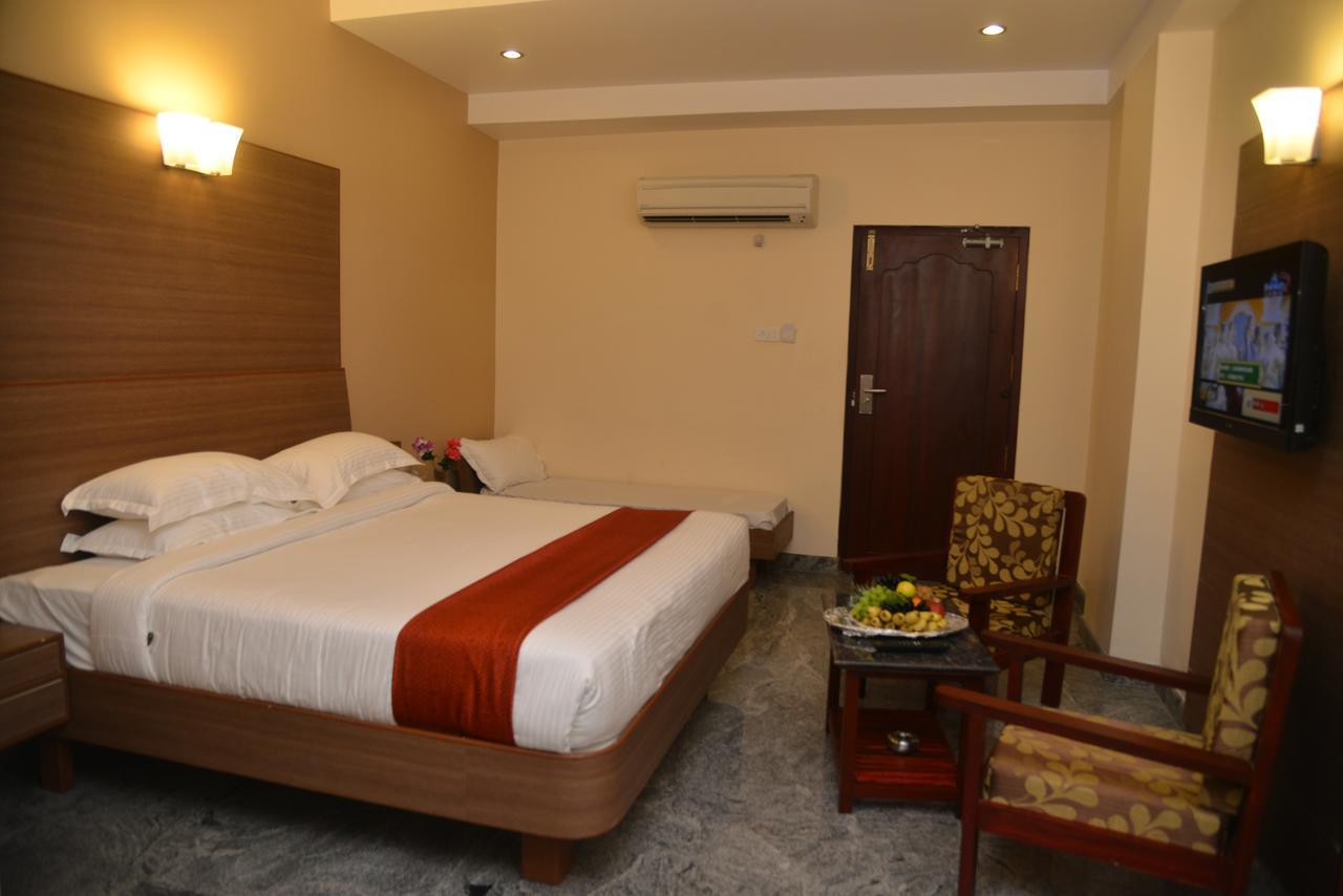 Sri Balaji Hotels Tiruchengodu Eksteriør bilde