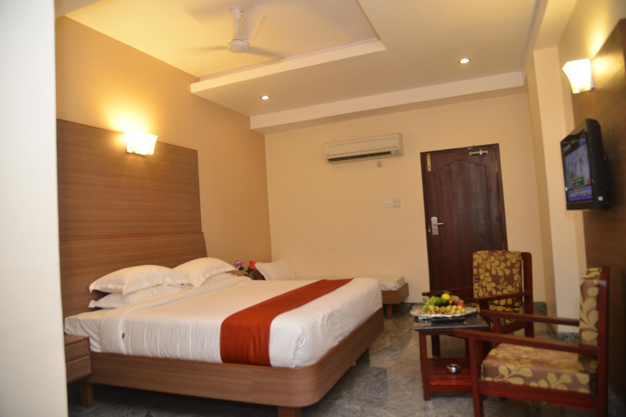Sri Balaji Hotels Tiruchengodu Eksteriør bilde